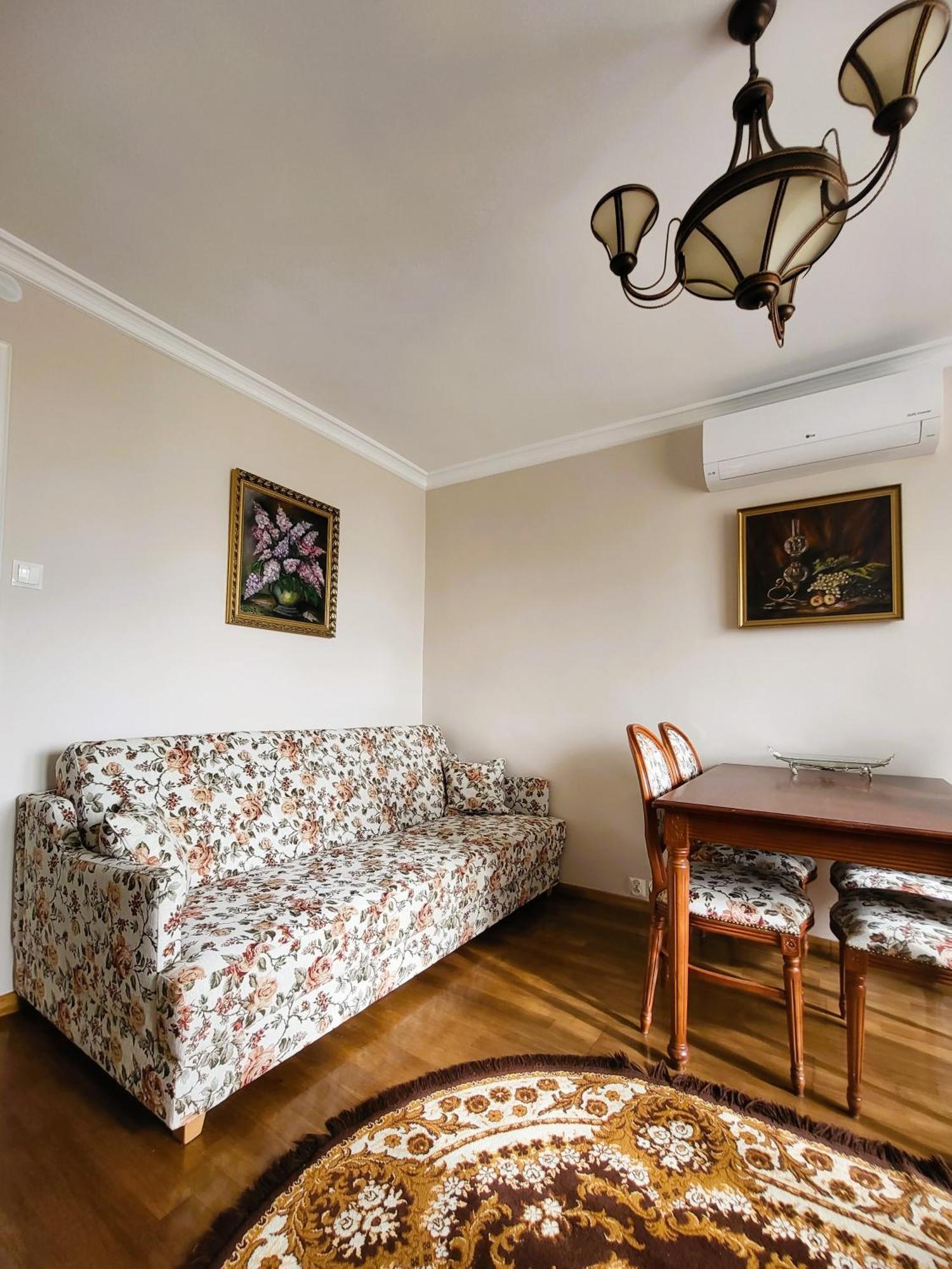 Przy Parku Saskim Apartment *