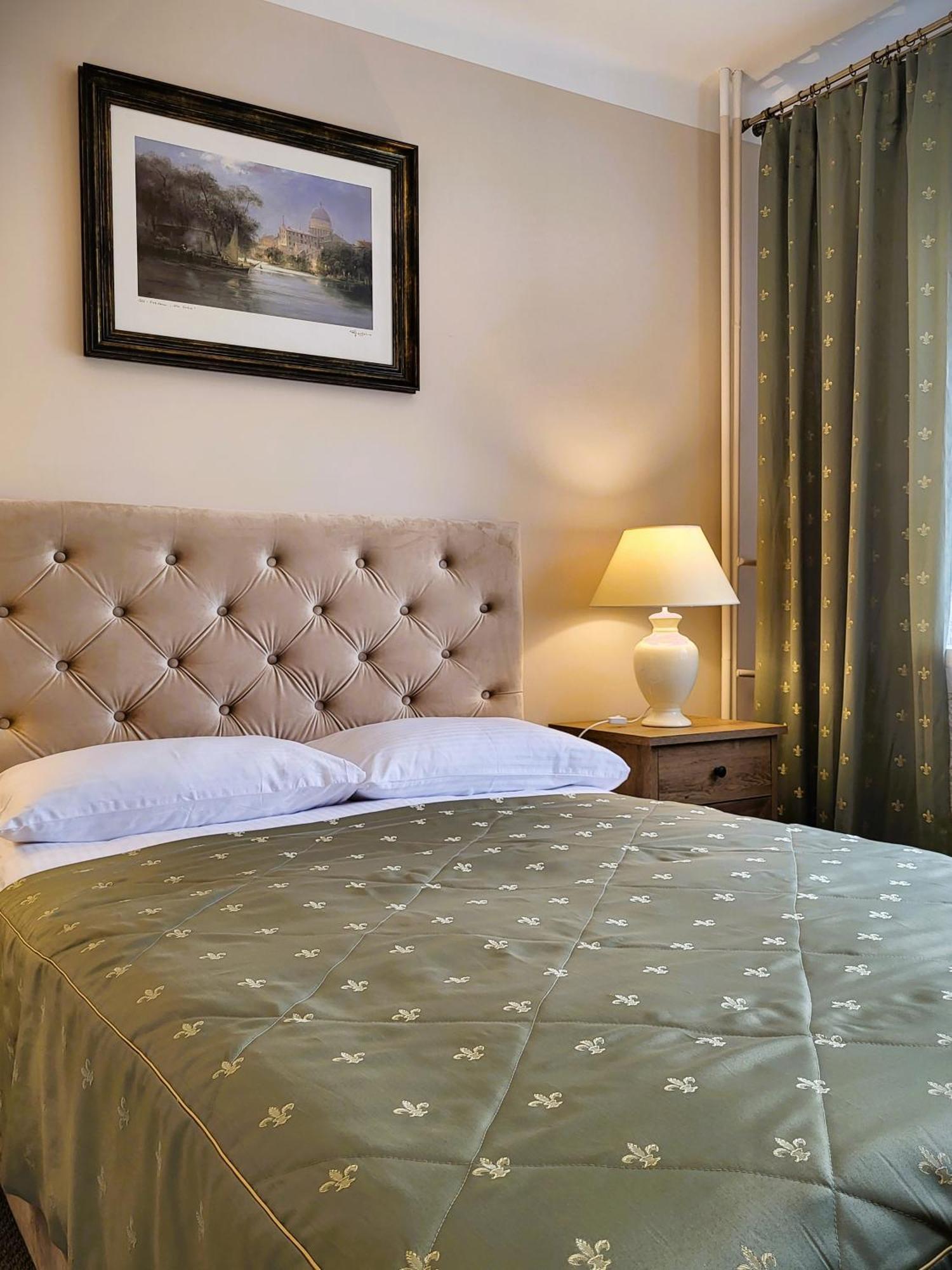 Przy Parku Saskim Apartment *